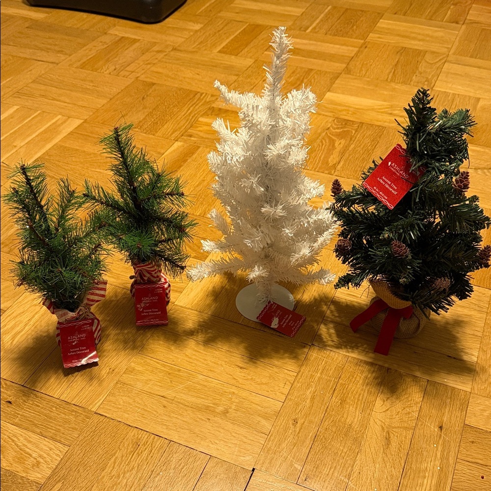NWT Bundle of 4 Miniature Holiday Tree Set - Green and White